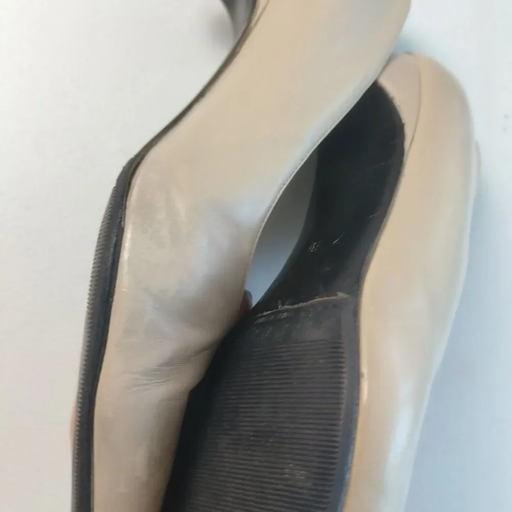 Escada Vintage Shoes Leather Pumps Woman Cream and Gold Size 7-B‎ Italian